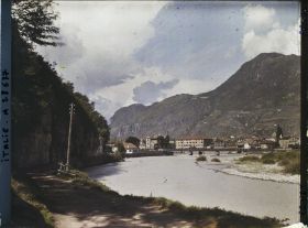 Image représentant La rivière Isarco (Eisack) et la ville de Bolzano (Bozen)