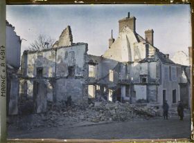 Image représentant Maisons en ruine, rue principale