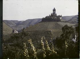 Image représentant Allemagne, Cochem (Moselle), Le Chau au milieu des Vignes