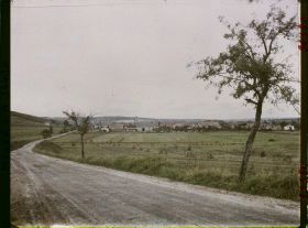 Image représentant France, Les Paroches, Vue sur le Village pris de l'Est