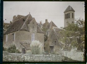 Image représentant France, Gourdon (Lot), Vieilles maisons et tour de l'Eglise des Cordeliers