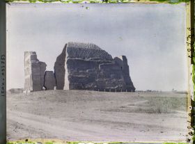 Image représentant Le Taq-I-Kisra (palais de Khosroes), un profil droit