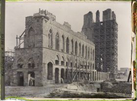 Image représentant Belgique, Ypres, Les Halles, façade sur la Grande Place (Est)