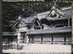 Image représentant Sanctuaire Tôshôgû : la Kara-mon (Porte Chinoise) ouvrant sur le Haiden (oratoire)