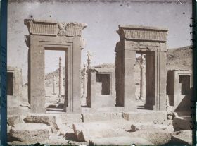 Image représentant Deux portes du Tatchara (palais de Darius 1er)