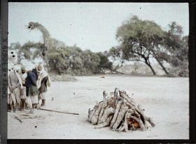Image représentant Bûcher funéraire (le combustible utilisé ici étant le bois)