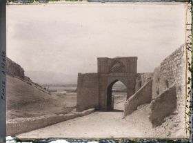 Image représentant La porte d'Ispahan (Darvaseh Esfahan) (?)