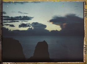 Image représentant Coucher de soleil sur la mer à proximité des Grottes aux Pigeons