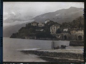 Image représentant Le débarcadère d'Ascona devant l'albergo (auberge) Elvezia