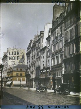 Image représentant La rue du Faubourg Saint-Honoré au niveau du numéro 14
