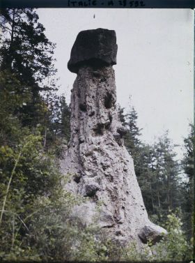 Image représentant Les Pyramides de terre (ou Cheminées de Fées) de Renon