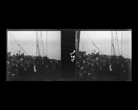 Image représentant La foule des émigrants sur l'entrepont dans l'attente du débarquement à New-York