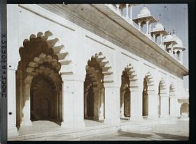 Image représentant Façade de la salle de prière de la mosquée de la Perle (Moti Masjid)
