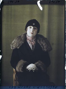 Image représentant Madame  https://musee-albert-kahn.s-museum.fr/home/NWQ2OTAwYzNmYjZlZTk1ZWQwODJmMjY4L2dlbmVyaWMtbm90aWNlLXRhYi9hdXRob3JpdHkvNjE3YTc5ZjVjZjhiODk2OGIzMzM3ZDIx/5d6900c3fb6ee95ed082f268/generic-notice-tab/authority/617a79ebcf8b8968b3336c76 Edheim Hamdy Bey