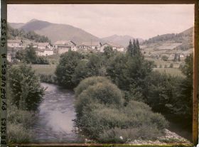 Image représentant France, St Etienne de Baigorry, Vue prise du Pont s/ la vallée et le Vieux Village