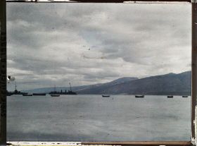Image représentant Bateaux au mouillage dans la rade