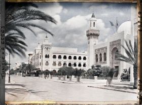 Image représentant L'avenue Jules Gau et l'hôtel de ville