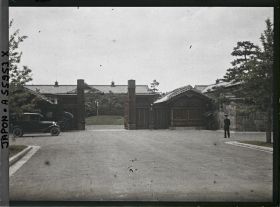 Image représentant Ecole d'Aoyama ou bien école Gakushuin réservée à l'aristocratie (?)