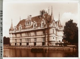 Image représentant Vue d'ensemble de la façade ouest du château
