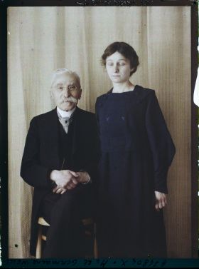 Image représentant https://musee-albert-kahn.s-museum.fr/home/NWQ2OTAwYzNmYjZlZTk1ZWQwODJmMjY4L2dlbmVyaWMtbm90aWNlLXRhYi9hdXRob3JpdHkvNjE3YTc5ZjVjZjhiODk2OGIzMzM3ZDIx/5d6900c3fb6ee95ed082f268/generic-notice-tab/authority/617a79ebcf8b8968b3337a0b Monsieur Weill et Mademoiselle  https://musee-albert-kahn.s-museum.fr/home/NWQ2OTAwYzNmYjZlZTk1ZWQwODJmMjY4L2dlbmVyaWMtbm90aWNlLXRhYi9hdXRob3JpdHkvNjE3YTc5ZjVjZjhiODk2OGIzMzM3ZDIx/5d6900c3fb6ee95ed082f268/generic-notice-tab/authority/617a79ebcf8b8968b3337a0d Germaine Weill