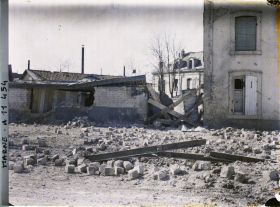 Image représentant Dégâts causés par un impact d'obus, boulevard Saint-Marceaux