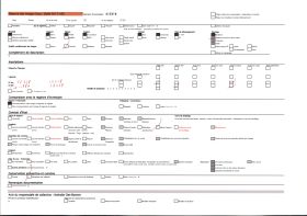 Image représentant Monseigneur Landais, archiprêtre de la cathédrale, devant des fragments de statues