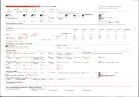 Image représentant Louanges aux anciens rois d'Abomey : le kpanligan narre les exploits des rois défunts en rythmant le récit à l'aide de l'instrument dont il porte le nom