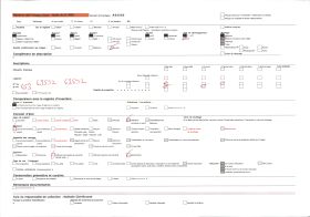 Image représentant Louanges aux anciens rois d'Abomey : le kpanligan narre les exploits des rois défunts en rythmant le récit à l'aide de l'instrument dont il porte le nom