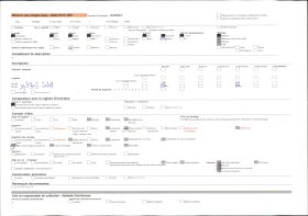 Image représentant Deux jeunes filles en costume traditionnel porté en 1920