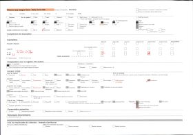 Image représentant Le calvaire de la chapelle Notre-Dame-de-Tronoën face au porche de l'église