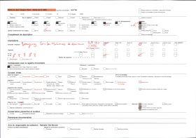 Image représentant Sara ben Mohammed, originaire de Kairouan en tenue traditionnelle, posant dans l'hôpital militaire
