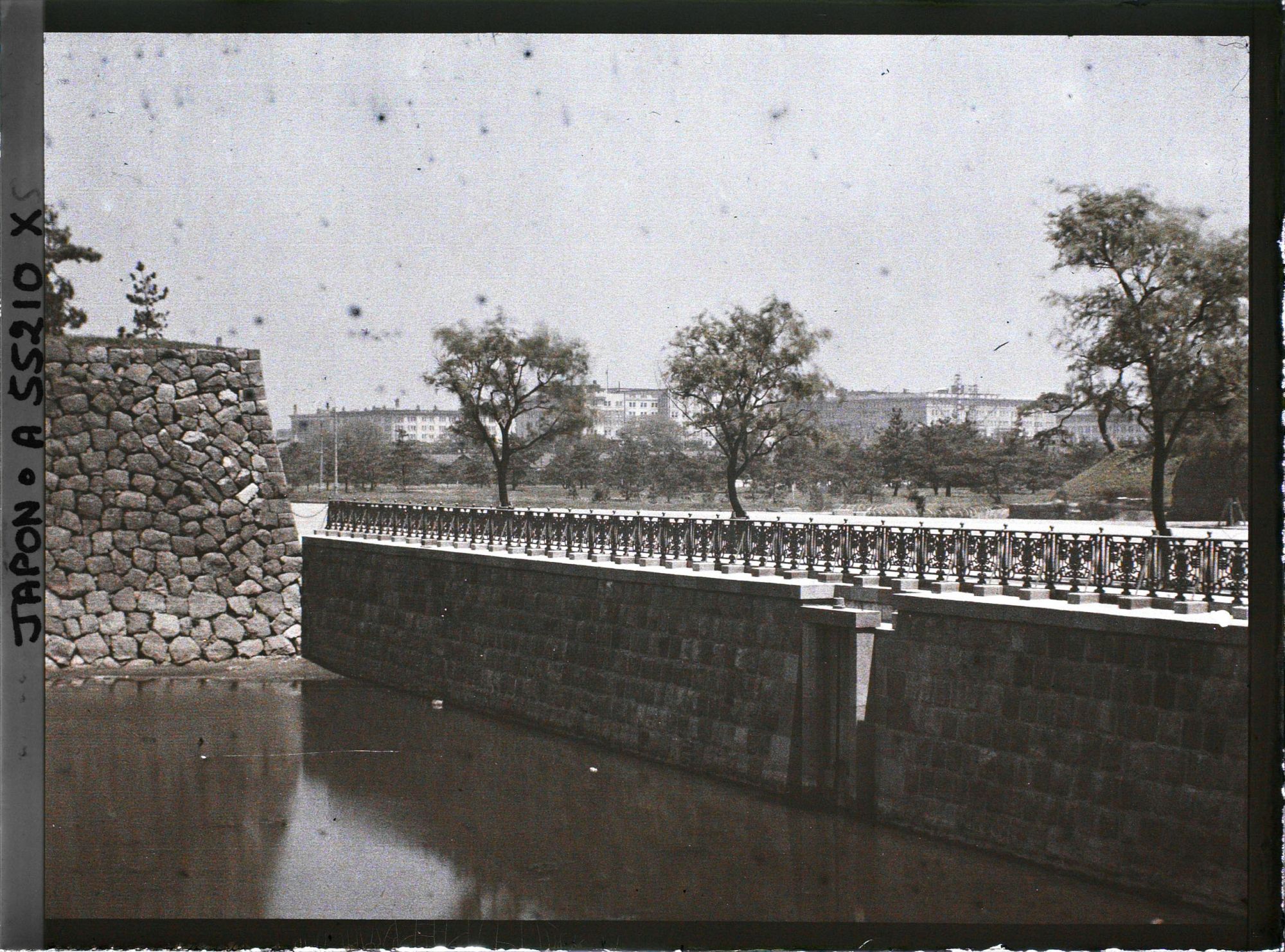 Image représentant Le quartier de Marunouchi depuis les fossés du palais impérial