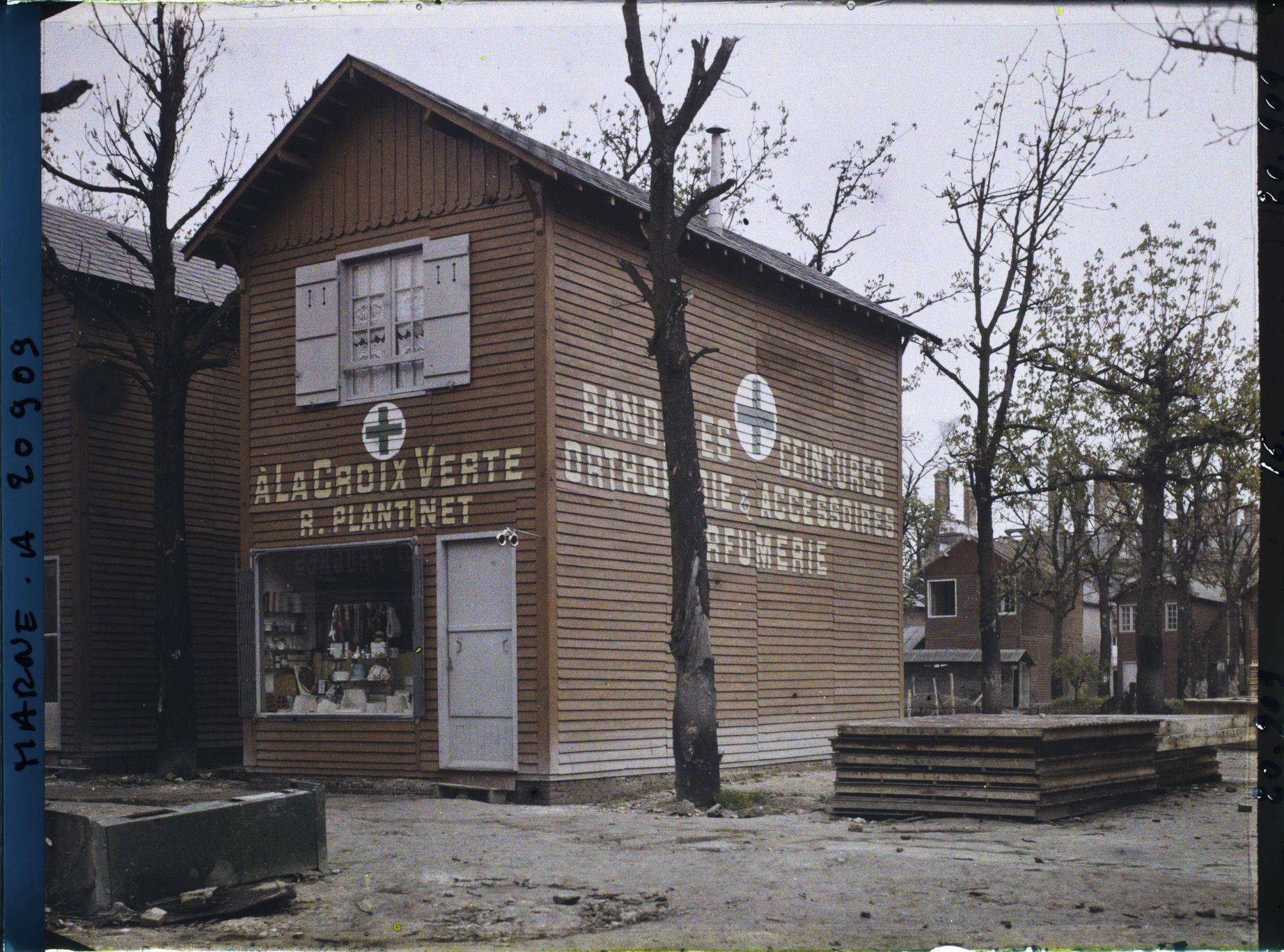 Image représentant France, Reims, Un bandagiste allée de l'Ouest