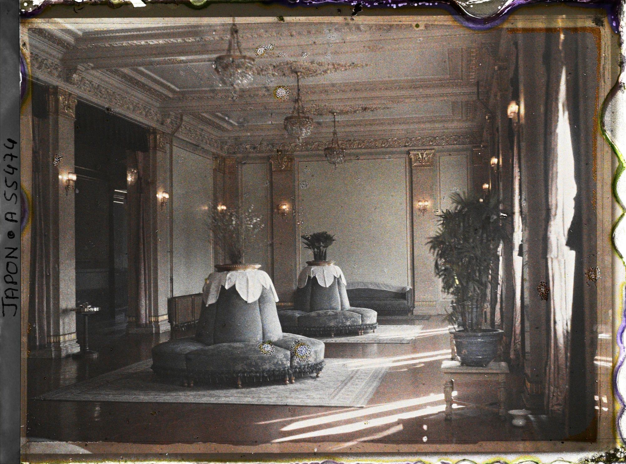 Image représentant Foyer du théâtre impérial (Teikoku Gekijo, ou Teigeki)