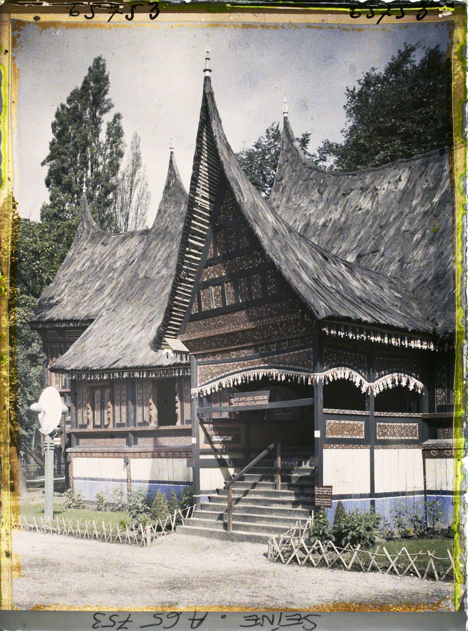 Image représentant L'Exposition Coloniale Internationale de 1931, le pavillon des arts appliqués des Indes neerlandaises