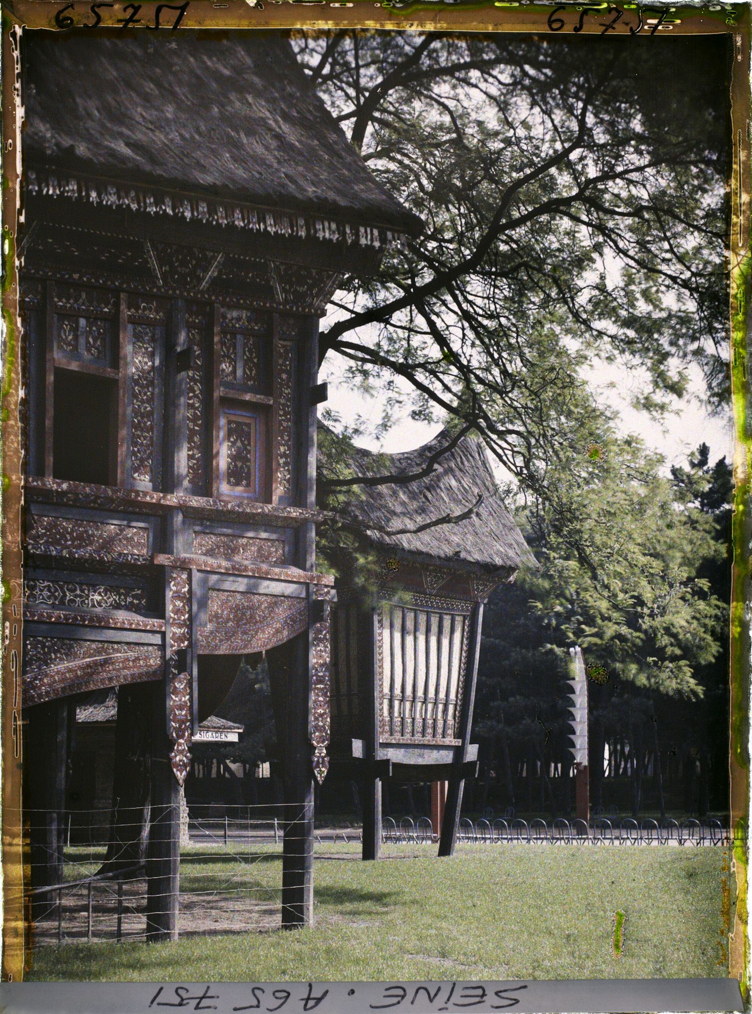 Image représentant L'Exposition Coloniale Internationale de 1931, pavillons de la section Indes neerlandaises