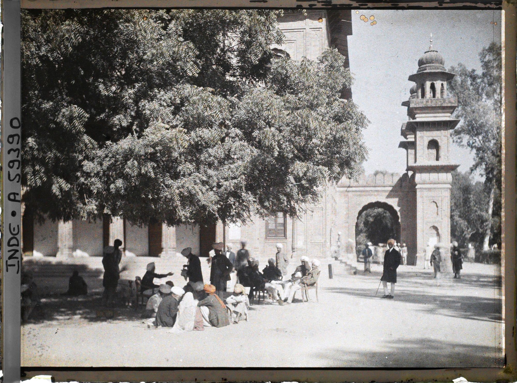 Image représentant La place devant le palais de justice