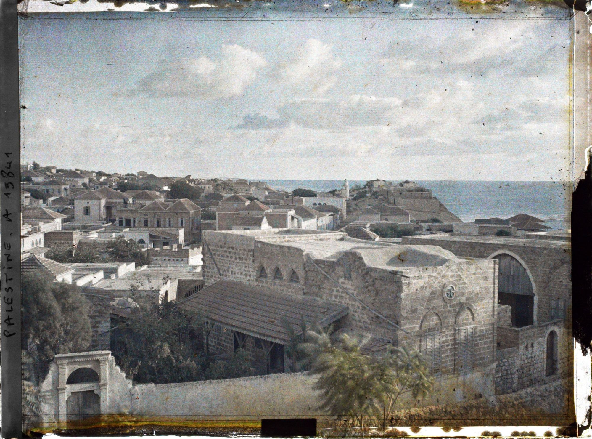 Image représentant Le quartier chrétien en direction de la mer