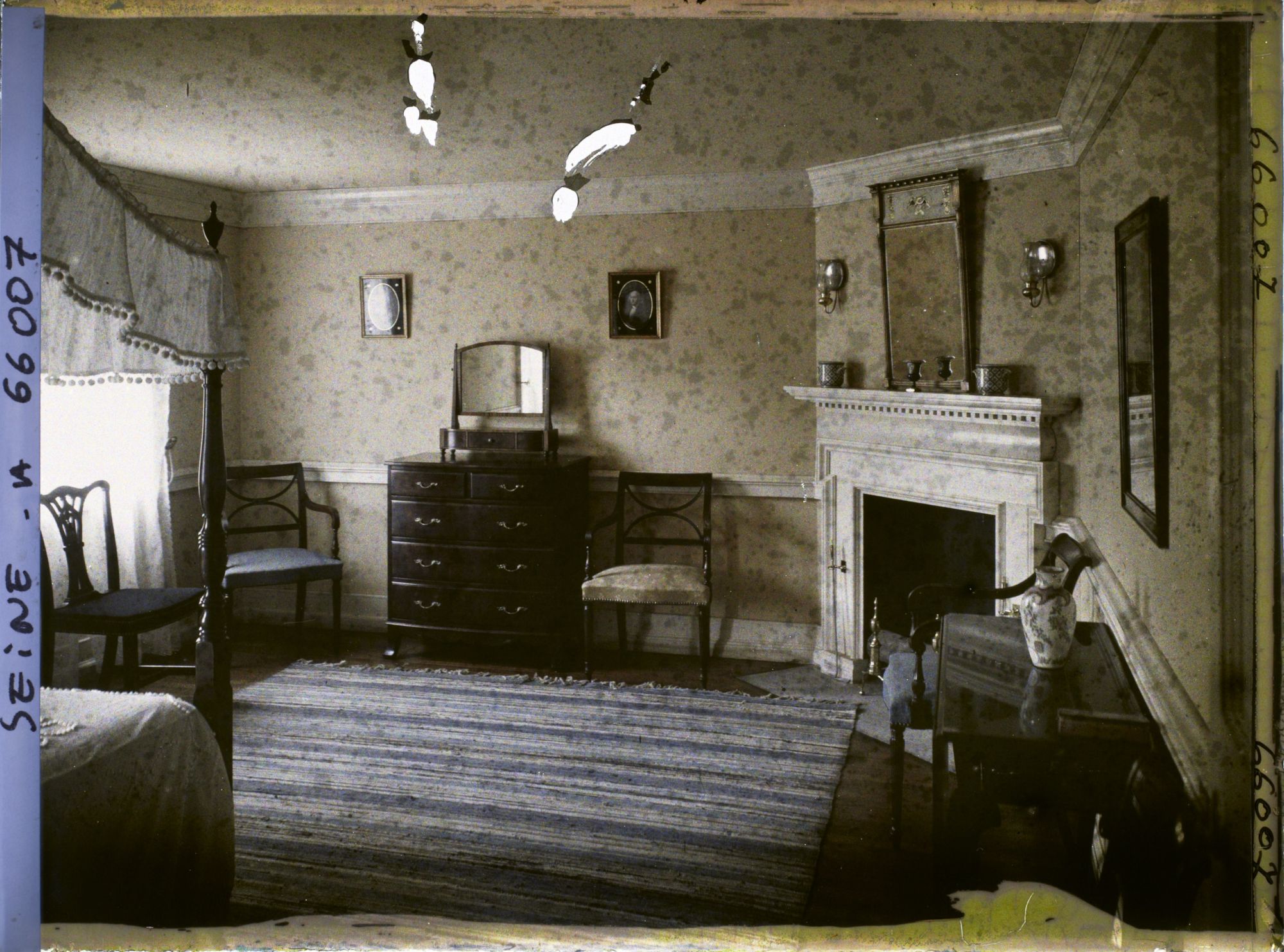 Image représentant L'Exposition Coloniale Internationale de 1931, une chambre de la maison de Georges Washington, section des États-Unis