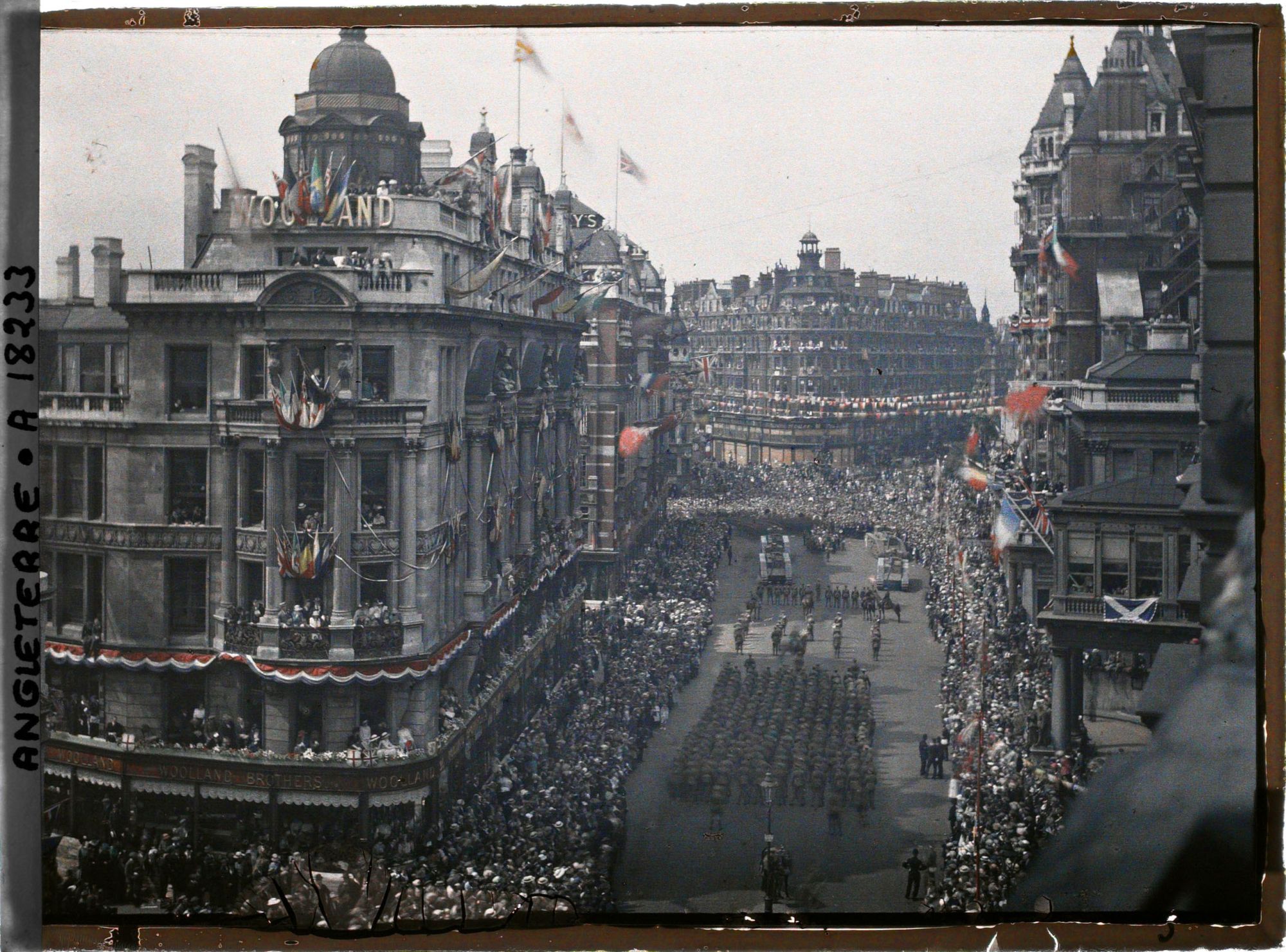 Image représentant Défilés des troupes alliées dans la capitale britannique