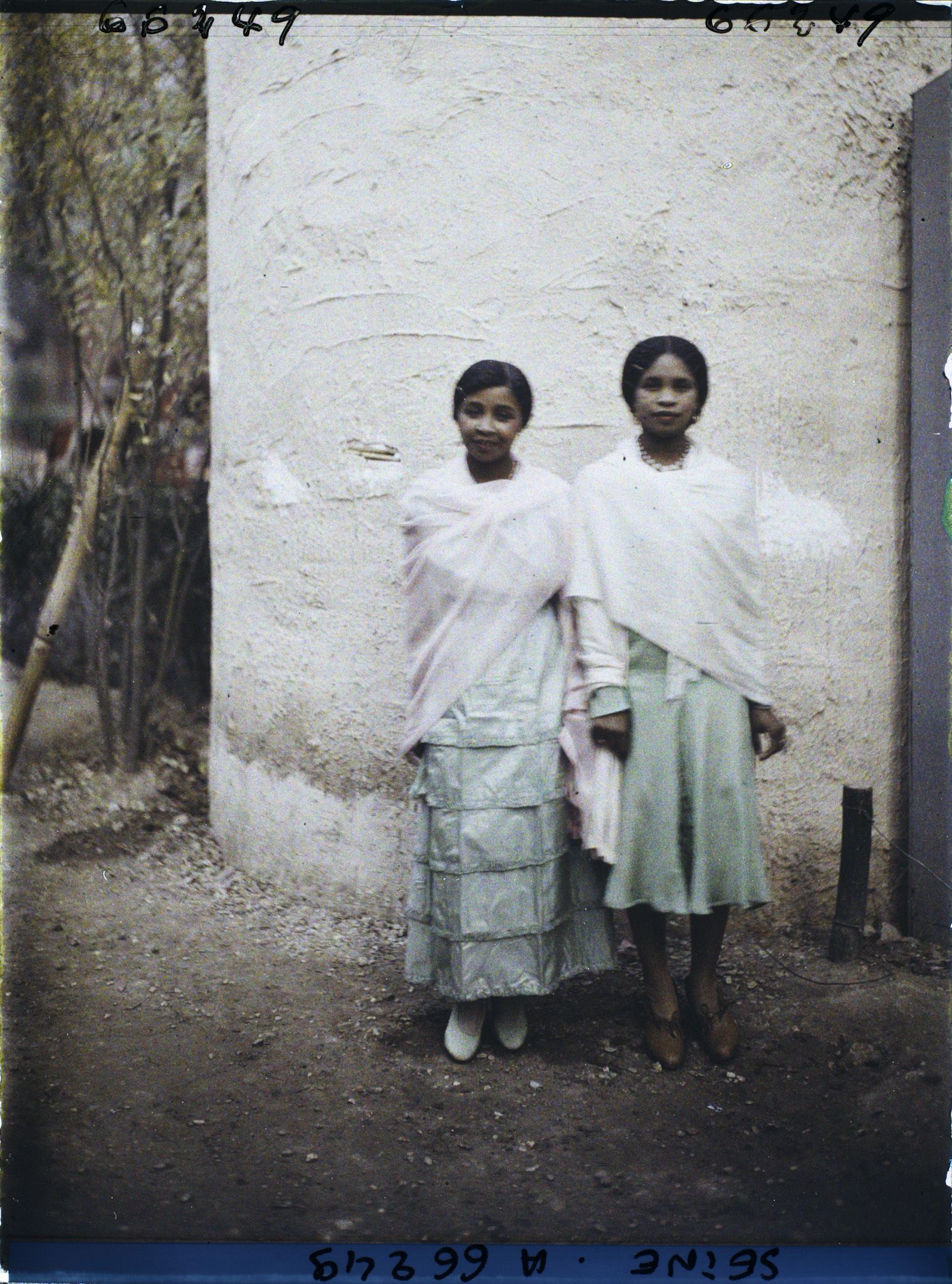 Image représentant L'Exposition Coloniale Internationale de 1931, deux danseuses hova