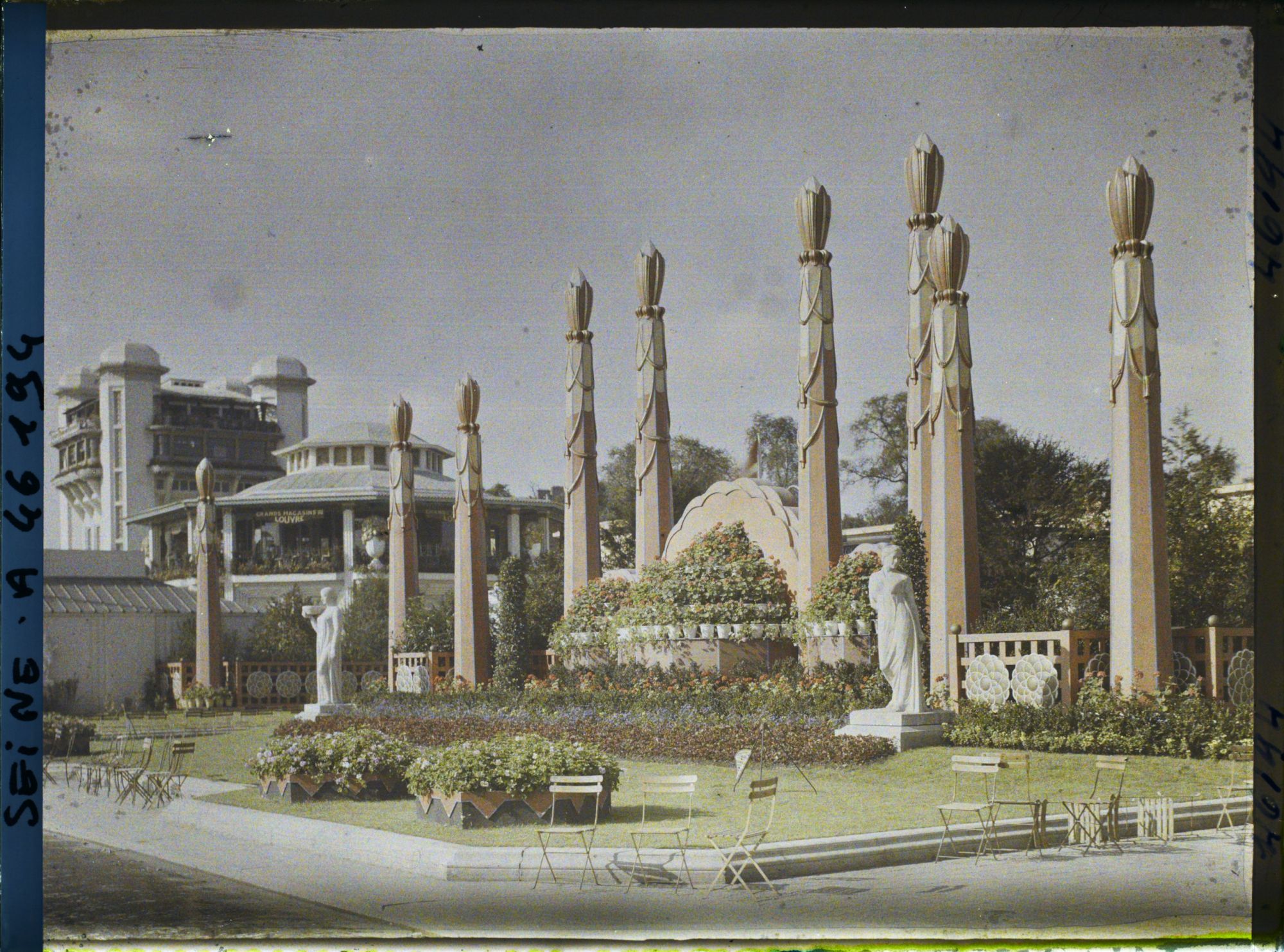 Image représentant L'Exposition des arts décoratifs, Jardin de Jacques Lambert, sur la terrasse de la gare