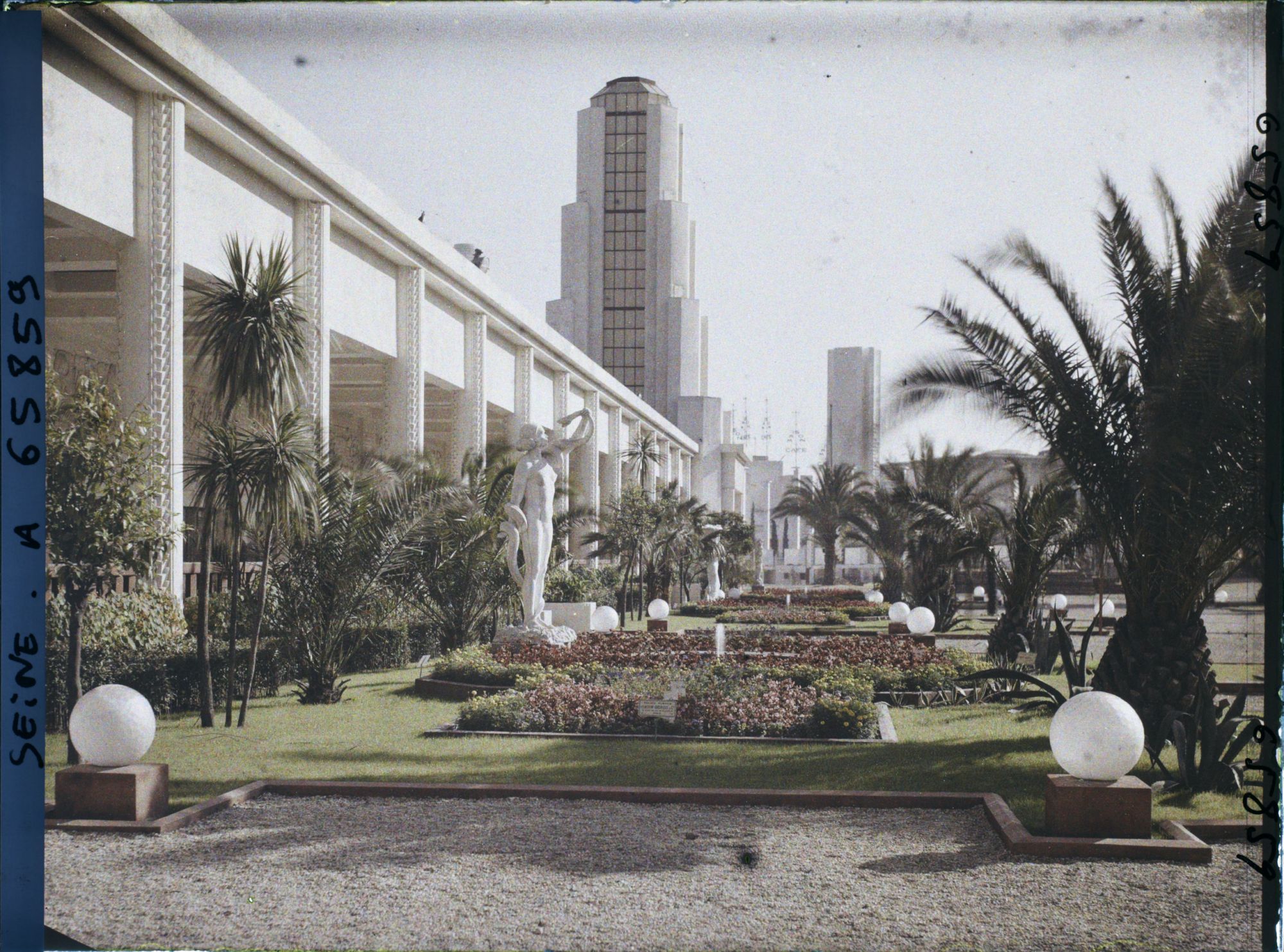 Image représentant L'Exposition Coloniale Internationale de 1931, une aile de la Cité des Informations