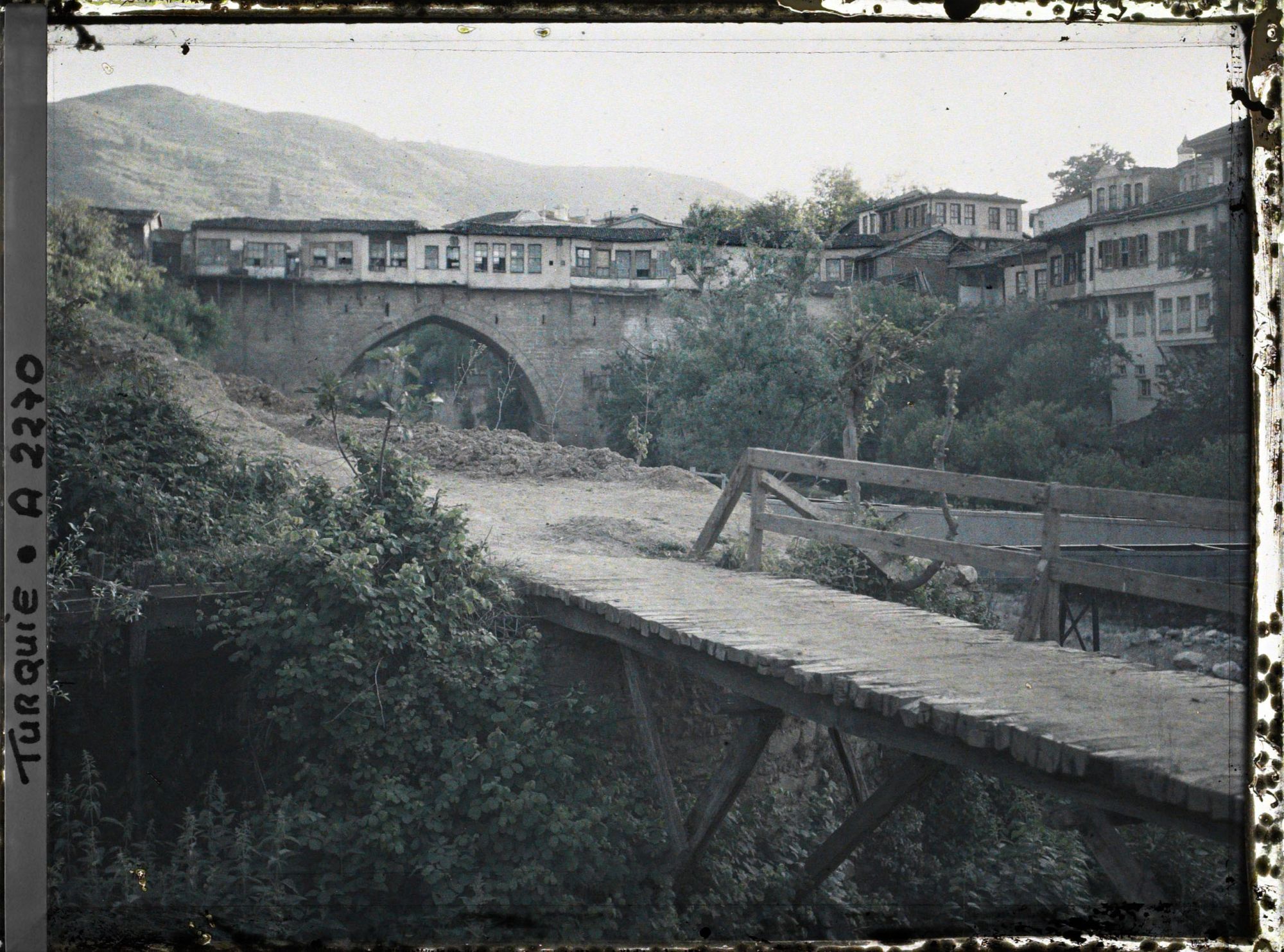 Image représentant Le pont d'Urgandi ("vieux Pont") construit en 1442 sur le fleuve Gökdere (vu de l'amont)