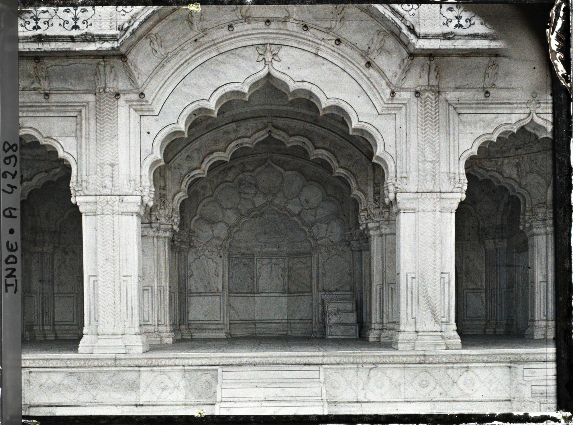 Image représentant Mihrab de la mosquée de la Perle (Moti Masjid) dans le fort Rouge (Lal Qila)