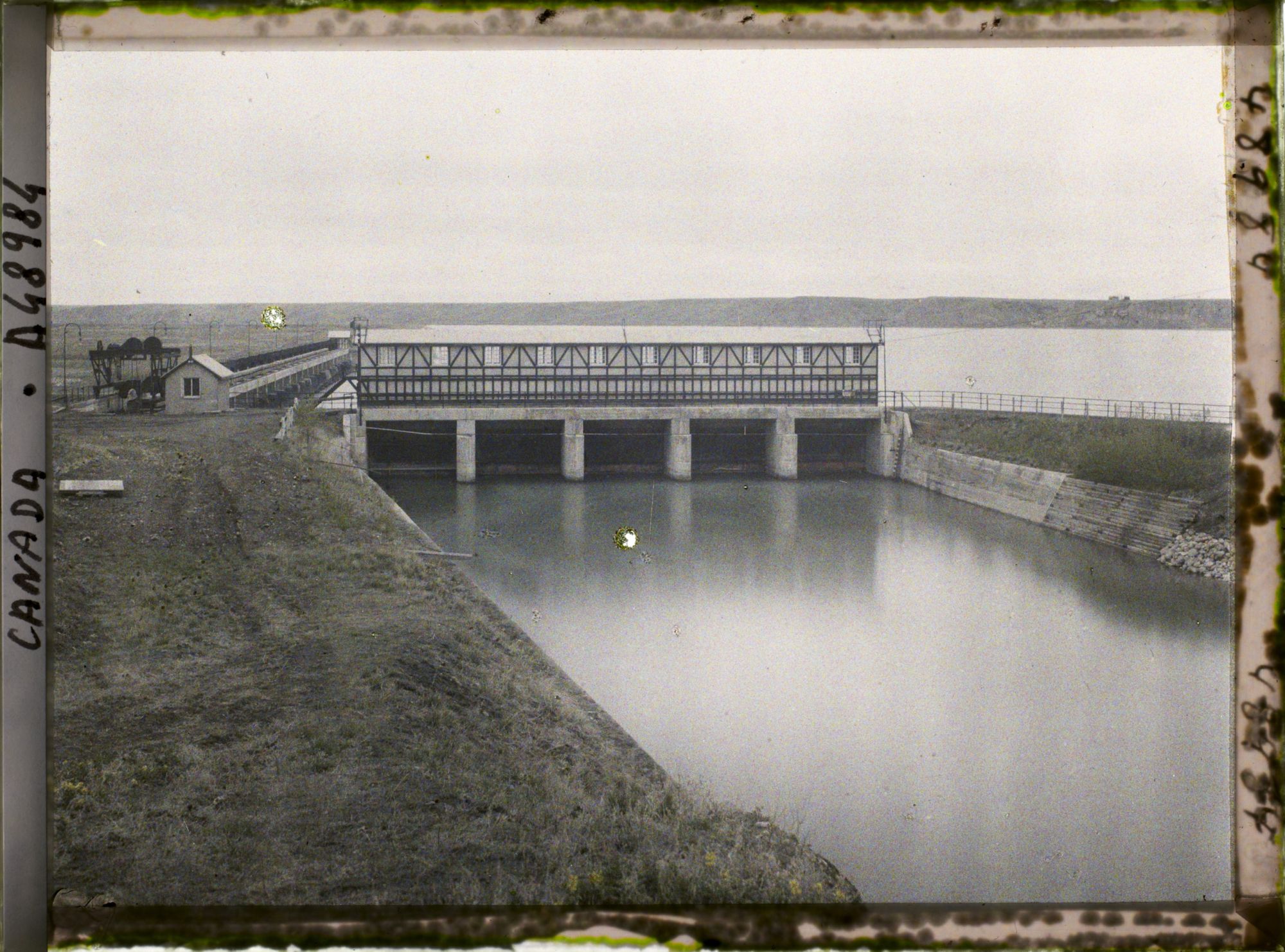 Image représentant Canada, Bassano, Barrage de la Bosse - entrée du Canal