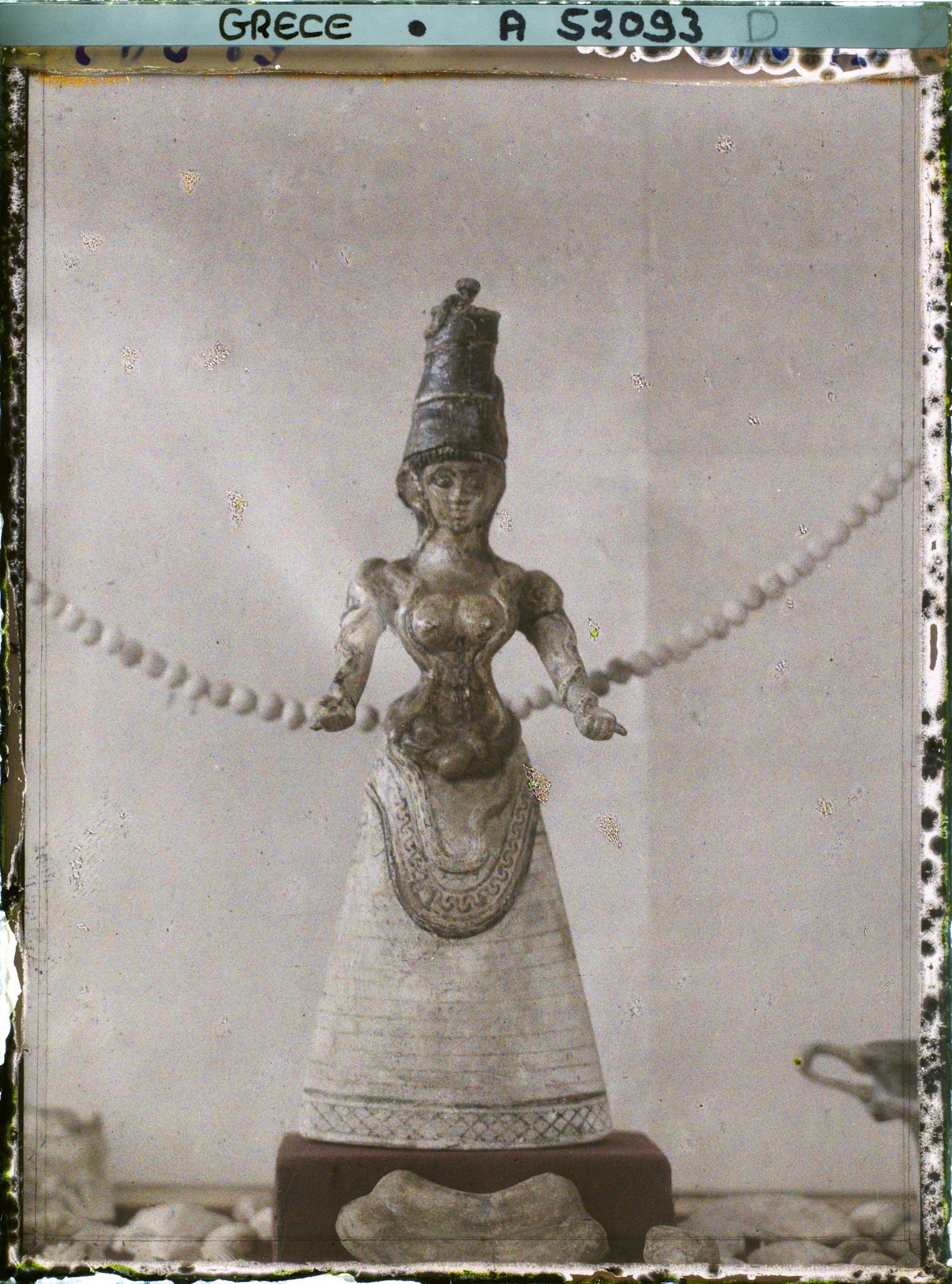 Image représentant Musée archéologique - Déesse aux serpents provenant de Cnossos