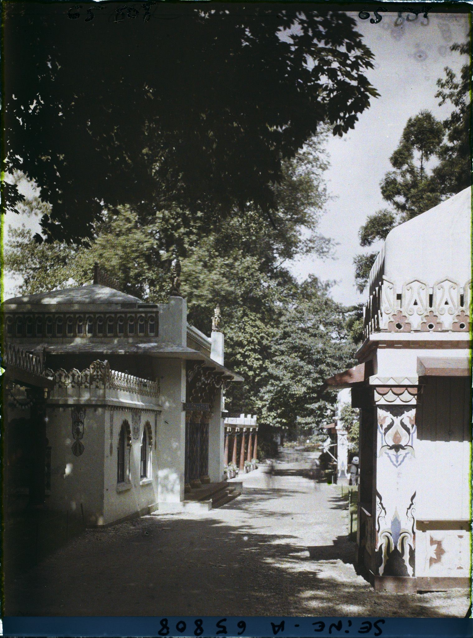 Image représentant L'Exposition Coloniale Internationale de 1931, salons de thés sur l'île de Bagdad