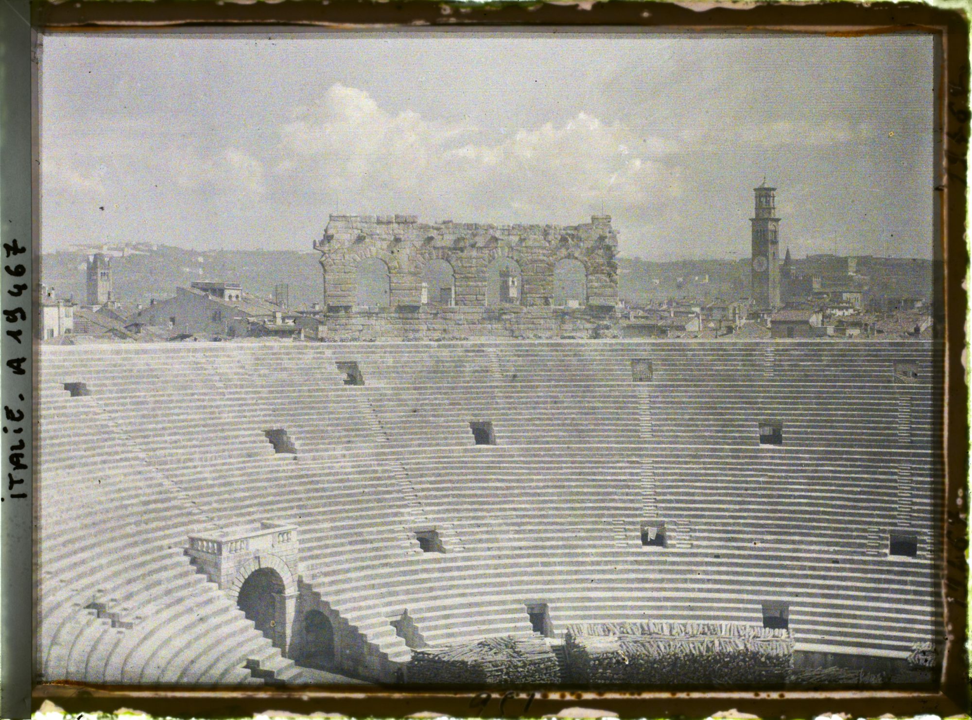 Image représentant Vue intérieure des arènes