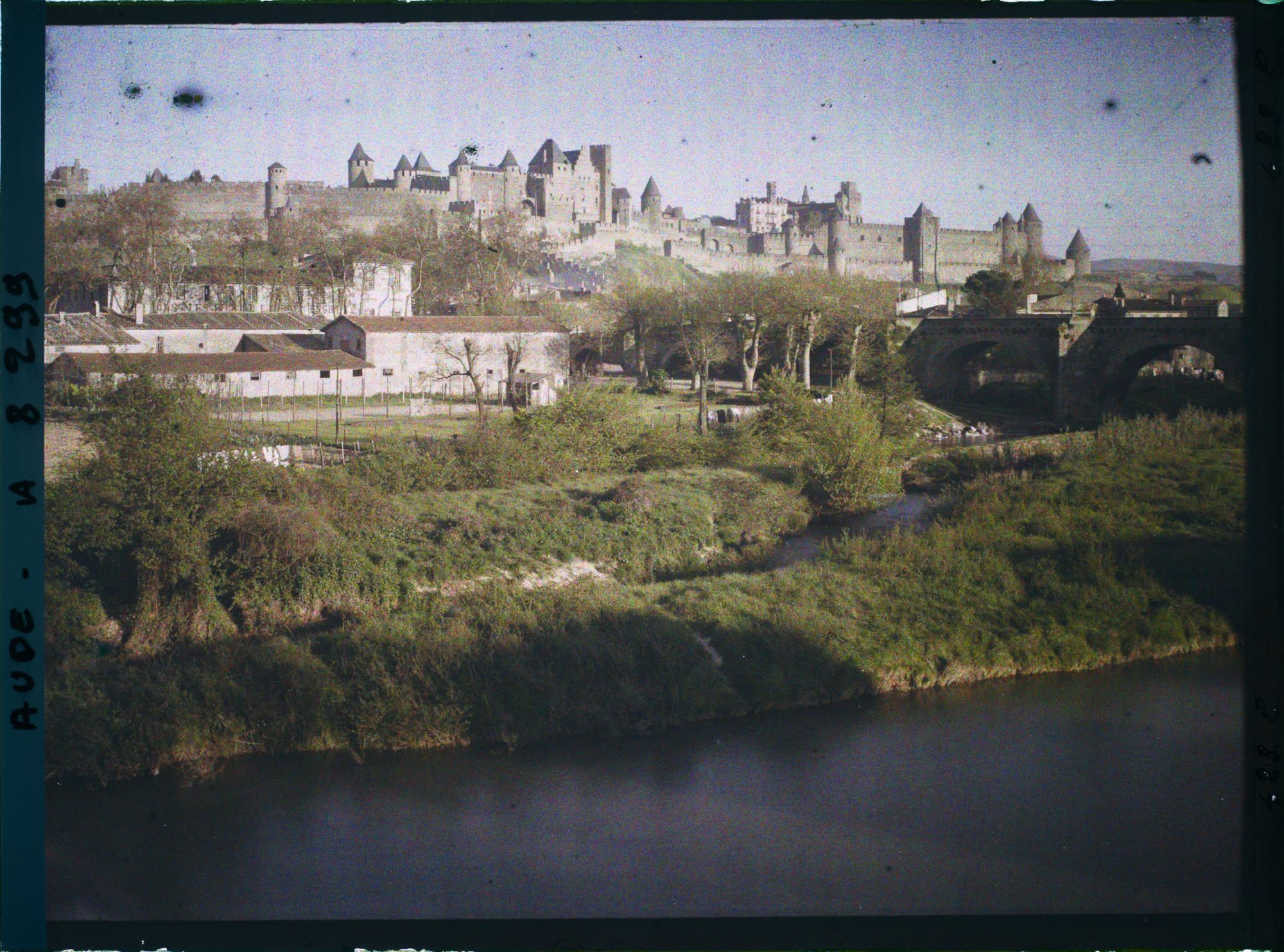 Image représentant Vue d'ensemble de la cité prise depuis le pont neuf